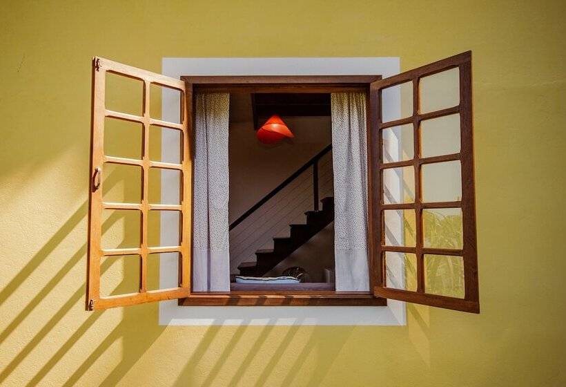 בקתת חדר, Bus Stop Paraty