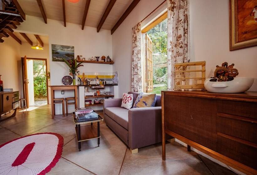 בקתת חדר, Bus Stop Paraty