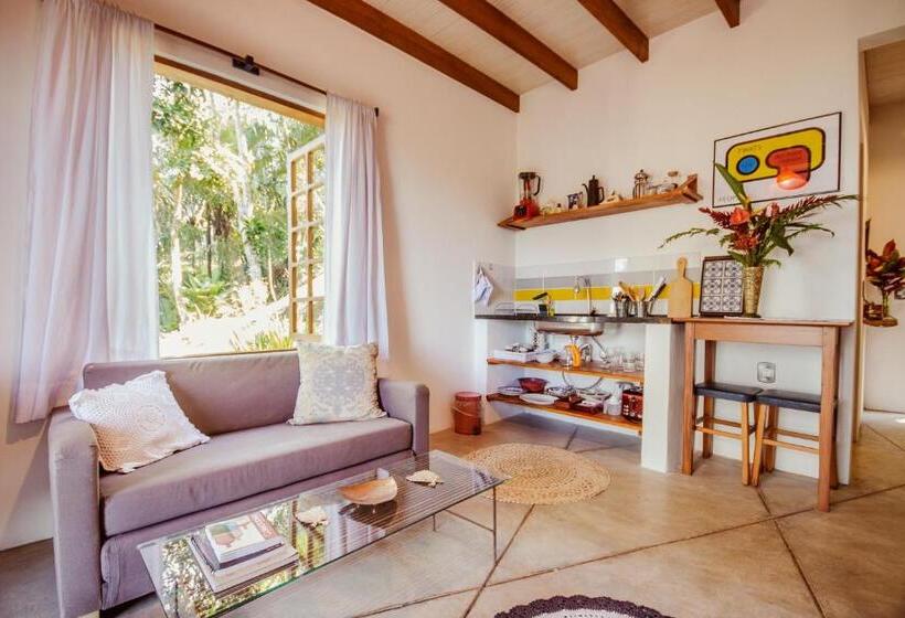 בקתת חדר, Bus Stop Paraty