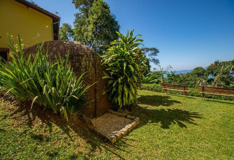 בקתת חדר, Bus Stop Paraty