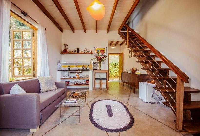 בקתת חדר, Bus Stop Paraty