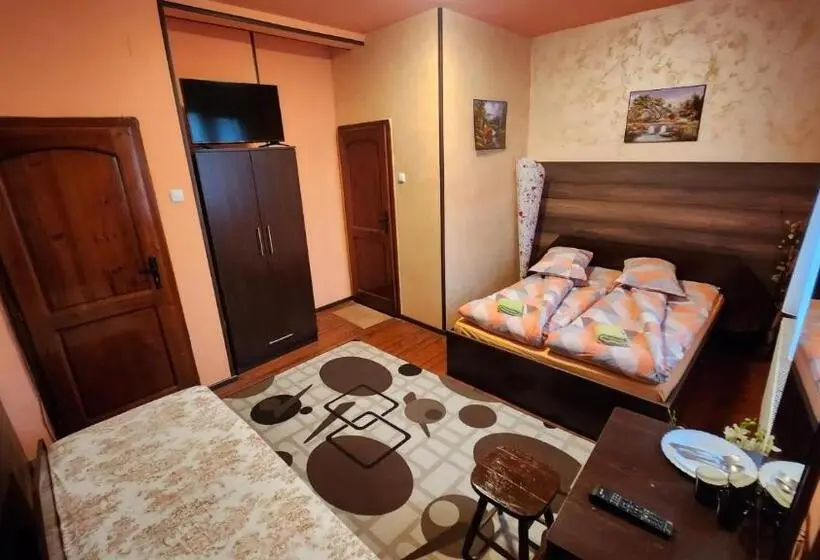 اتاق استاندارد سه تخته با بالکن, Guest House Pip