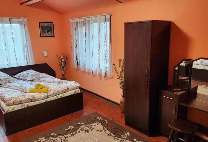 اتاق استاندارد سه تخته با بالکن, Guest House Pip
