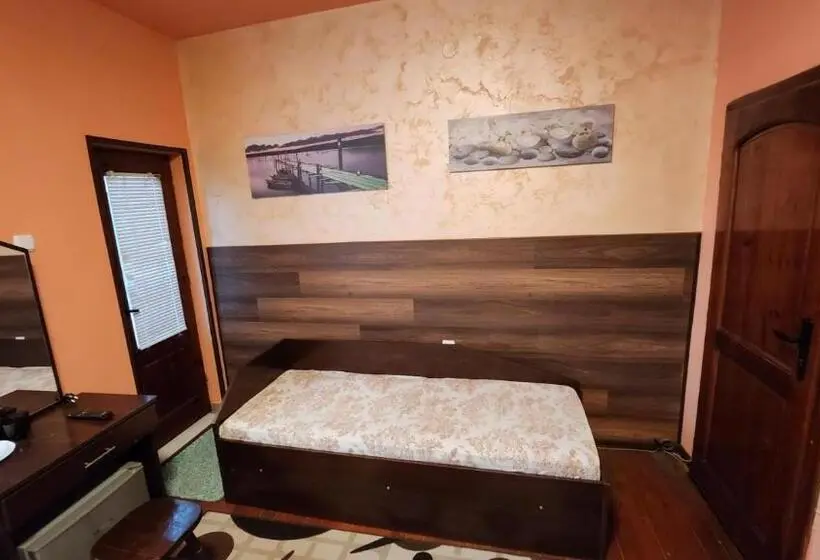 اتاق استاندارد سه تخته با بالکن, Guest House Pip