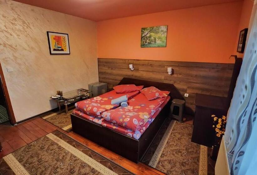 غرفة قياسية مزوَّدة بشُرفة, Guest House Pip