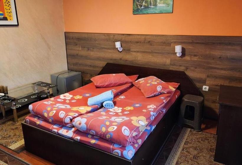 غرفة قياسية مزوَّدة بشُرفة, Guest House Pip