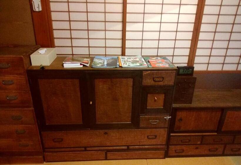 标准三人间, Ichie