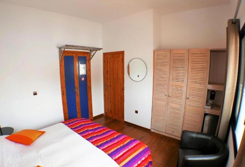 Номер Стандарт Вид на Город, Logis La Marine