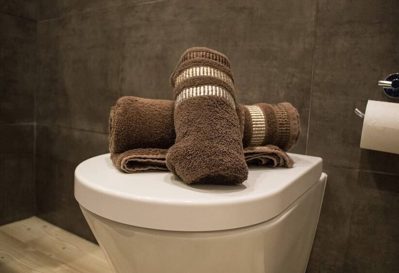 اتاق استاندارد با سرویس بهداشتی مشترک, Luxury Msida Circle Suites