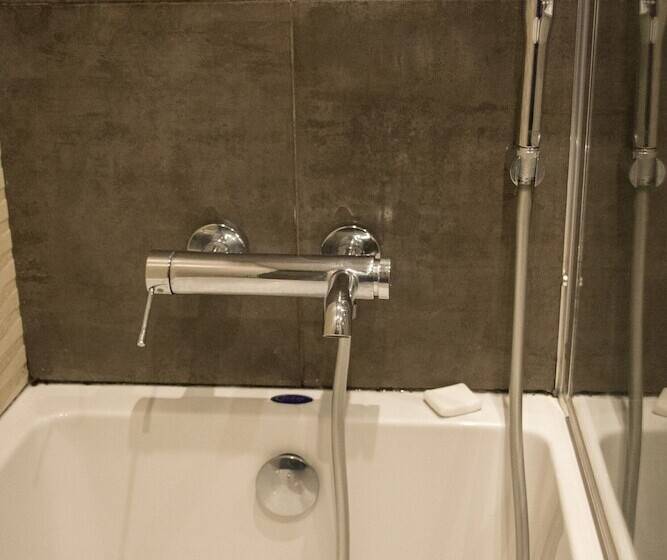 اتاق استاندارد با سرویس بهداشتی مشترک, Luxury Msida Circle Suites