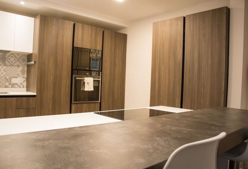 اتاق استاندارد با سرویس بهداشتی مشترک, Luxury Msida Circle Suites