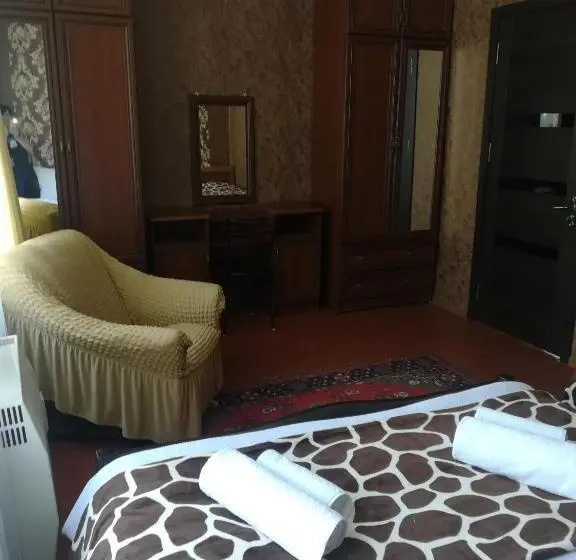 اتاق استاندارد سه نفره, Nikoloz Guesthouse