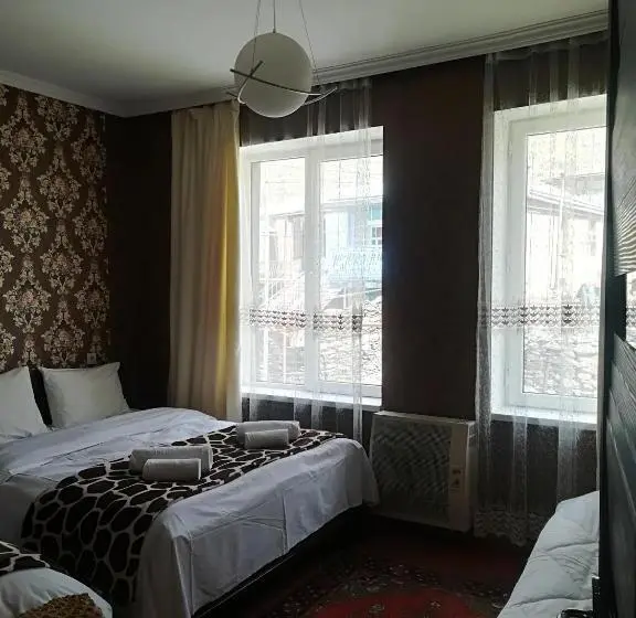 اتاق استاندارد سه نفره, Nikoloz Guesthouse