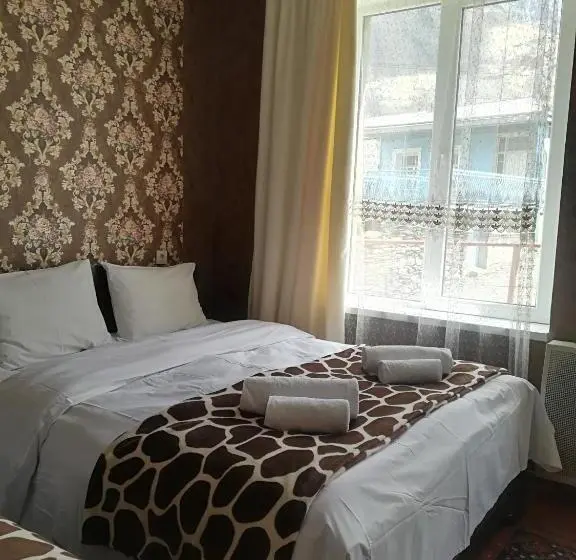 اتاق استاندارد سه نفره, Nikoloz Guesthouse