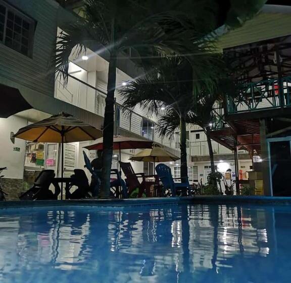 四人豪华间, Apartamentos Isla Tropical