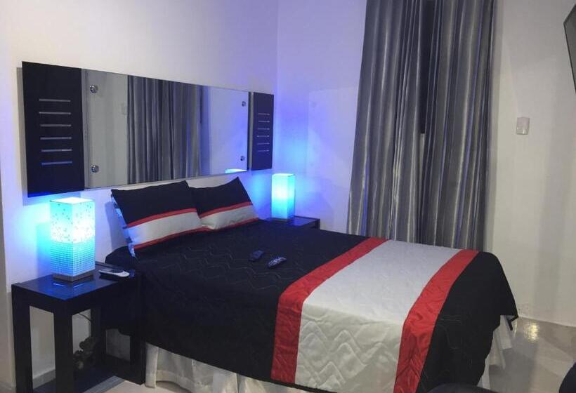 استودیوی لوکس, Alegria Hostal