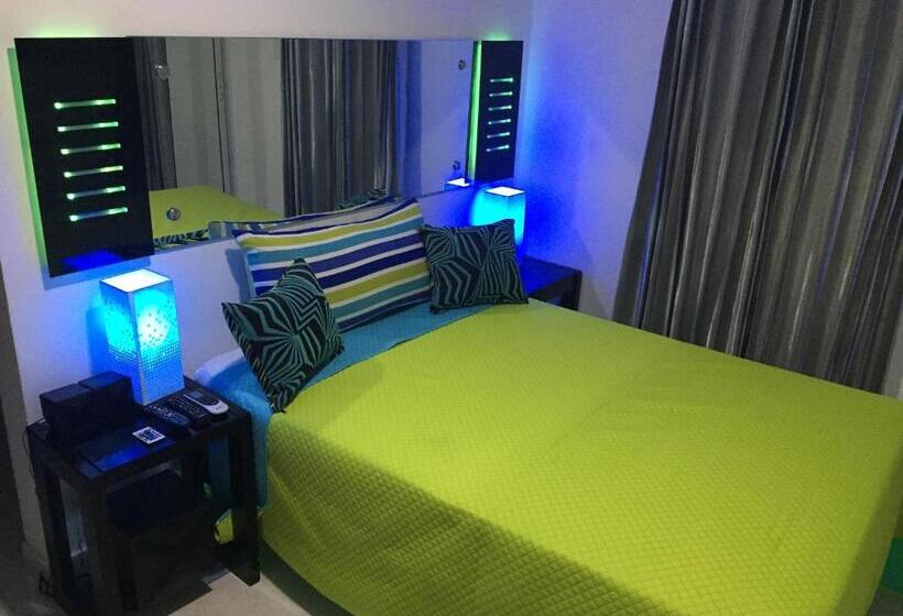 استودیوی لوکس, Alegria Hostal