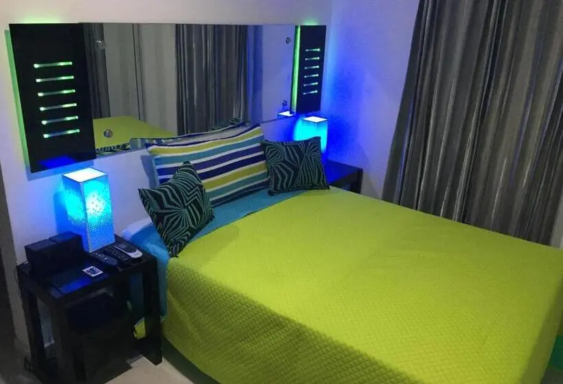 استودیوی لوکس, Alegria Hostal