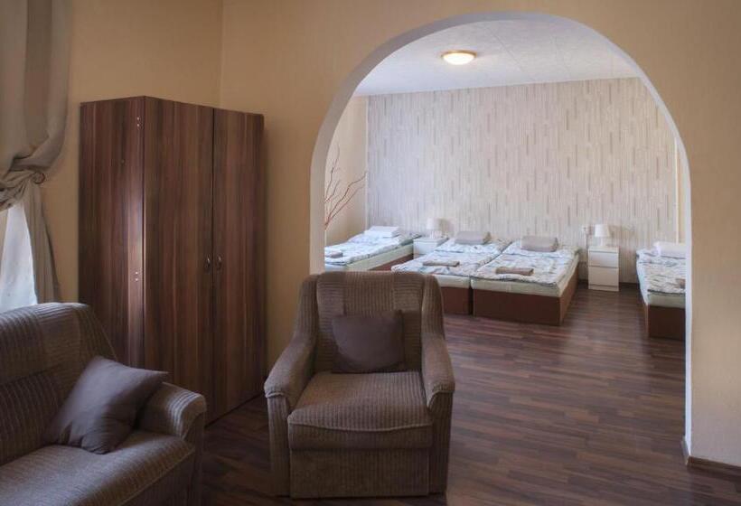 Люкс, Penzion U Nádraží