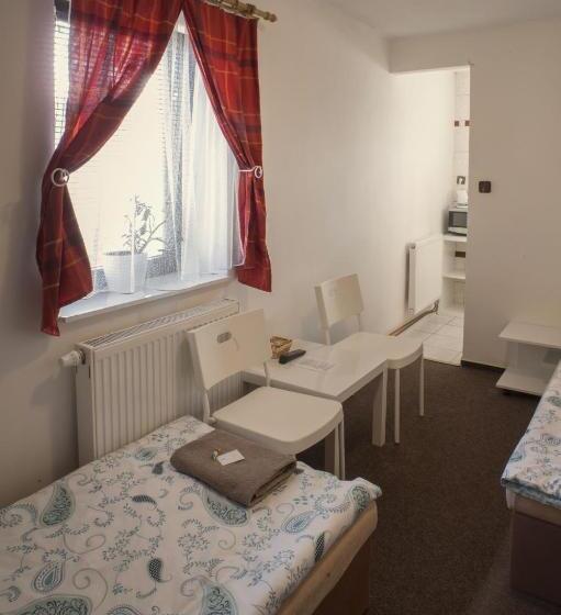 Номер Стандарт Вид на Сад, Penzion U Nádraží