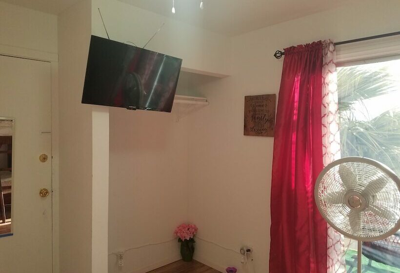 Çift Kişilik Yataklı Basic Oda, The Yellow Penthouse Llc