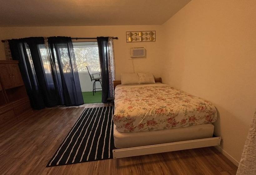 Çift Kişilik Yataklı Basic Oda, The Yellow Penthouse Llc