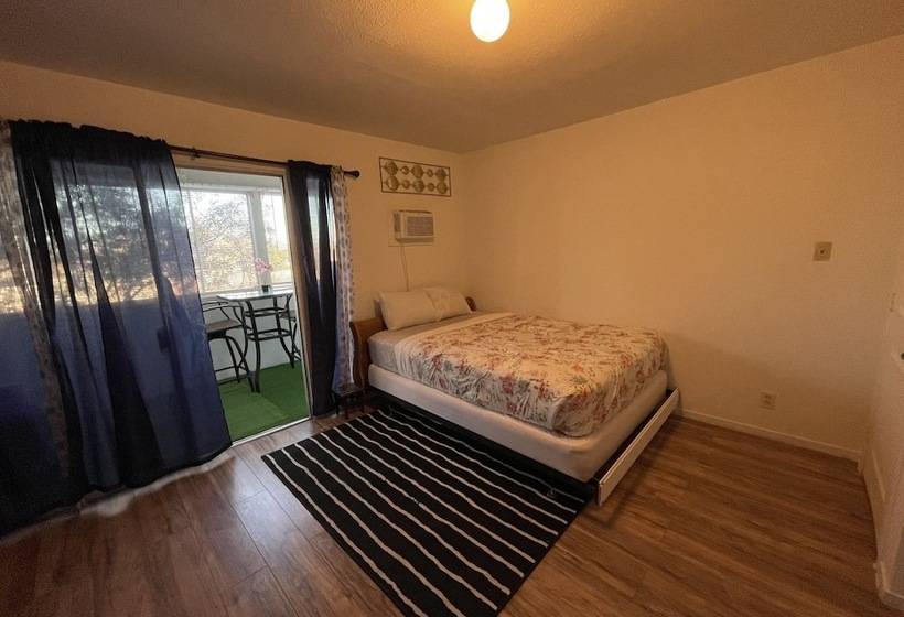 Çift Kişilik Yataklı Basic Oda, The Yellow Penthouse Llc