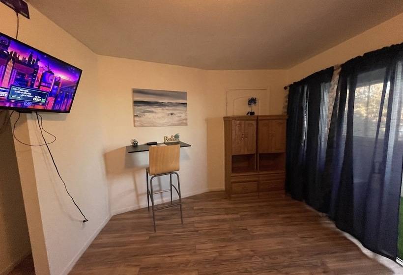 Çift Kişilik Yataklı Basic Oda, The Yellow Penthouse Llc