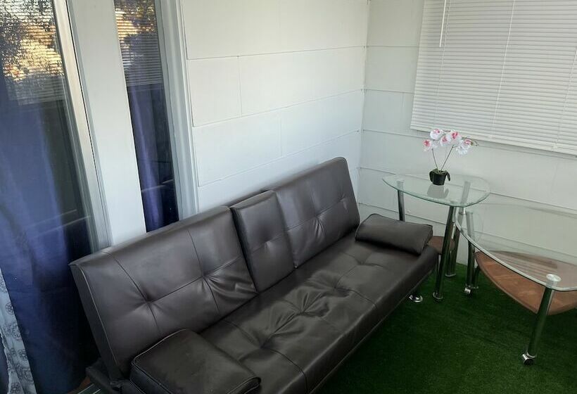 Çift Kişilik Yataklı Basic Oda, The Yellow Penthouse Llc