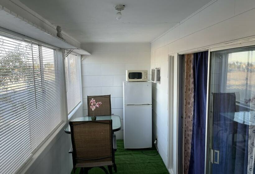 Çift Kişilik Yataklı Basic Oda, The Yellow Penthouse Llc