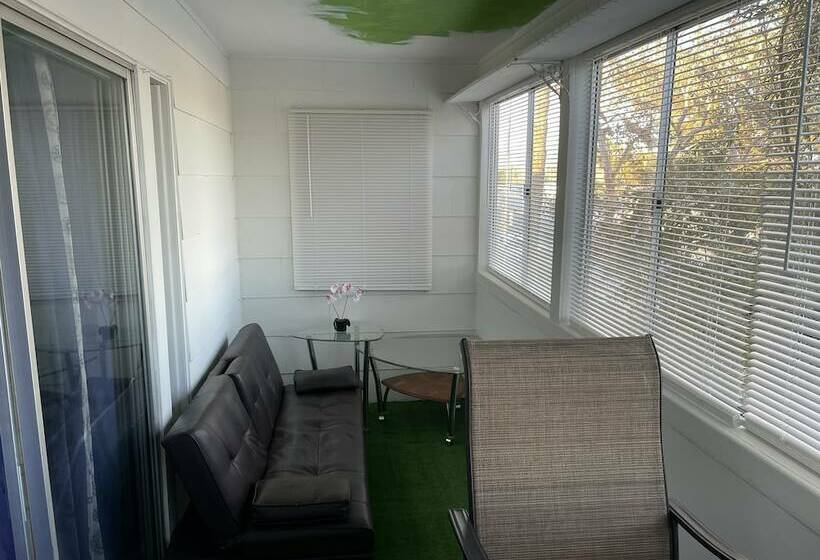 Çift Kişilik Yataklı Basic Oda, The Yellow Penthouse Llc