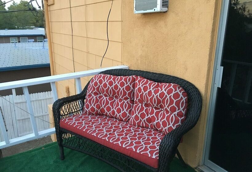 Çift Kişilik Yataklı Basic Oda, The Yellow Penthouse Llc