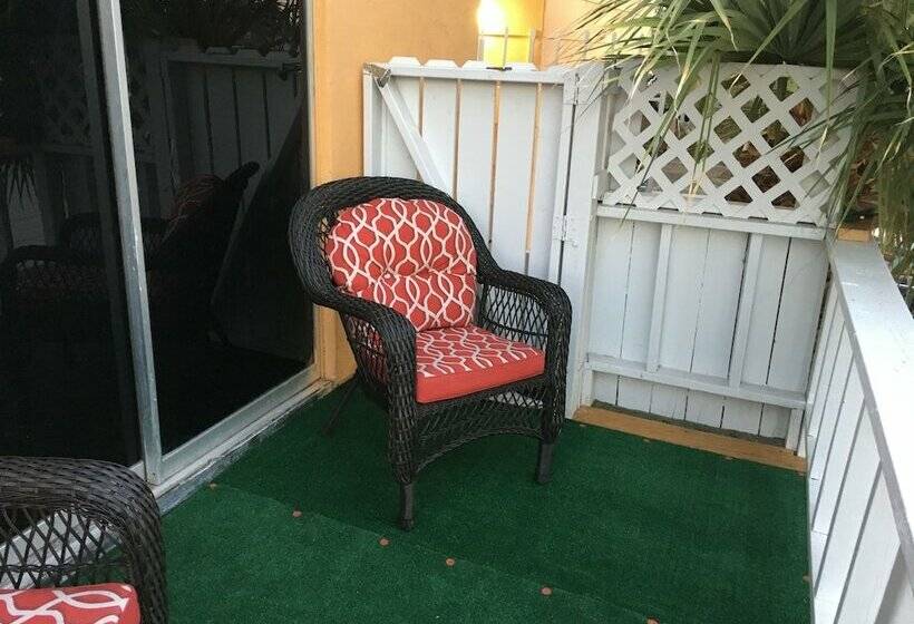 Çift Kişilik Yataklı Basic Oda, The Yellow Penthouse Llc