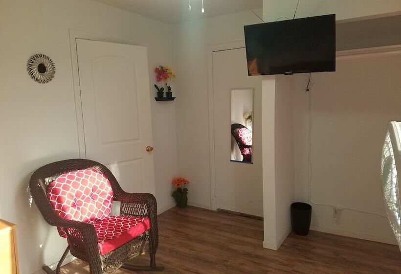 Çift Kişilik Yataklı Basic Oda, The Yellow Penthouse Llc