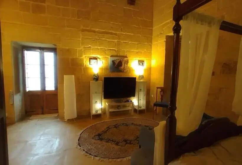 استودیوی لوکس, Villa Vittoria