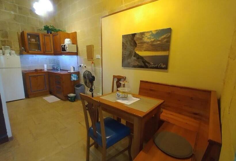 استودیوی لوکس, Villa Vittoria