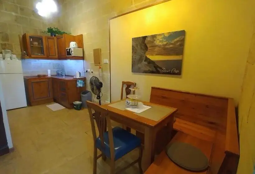 استودیوی لوکس, Villa Vittoria