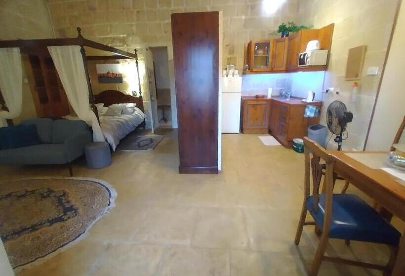 استودیوی لوکس, Villa Vittoria