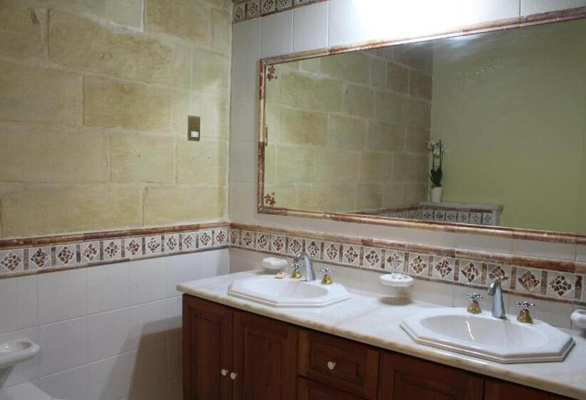 استودیوی لوکس, Villa Vittoria