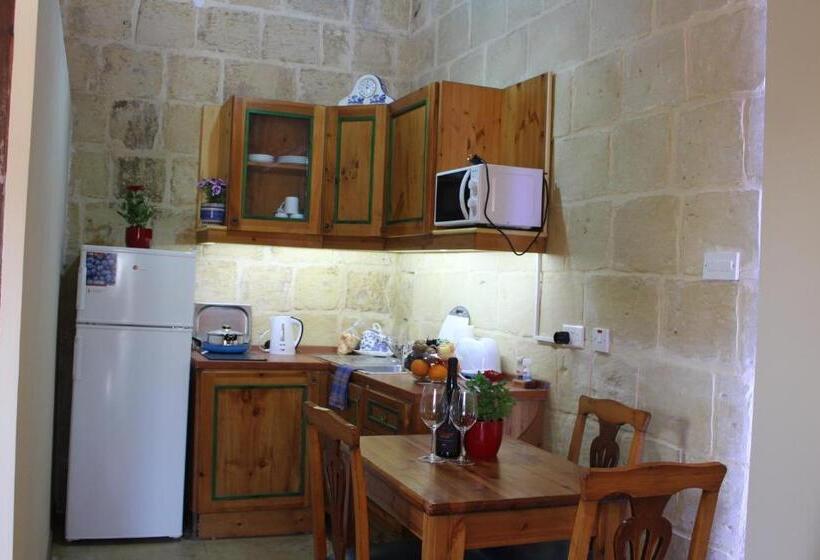 استودیوی لوکس, Villa Vittoria