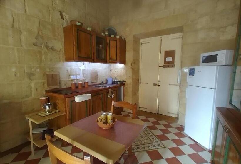 استودیوی سوپریور, Villa Vittoria