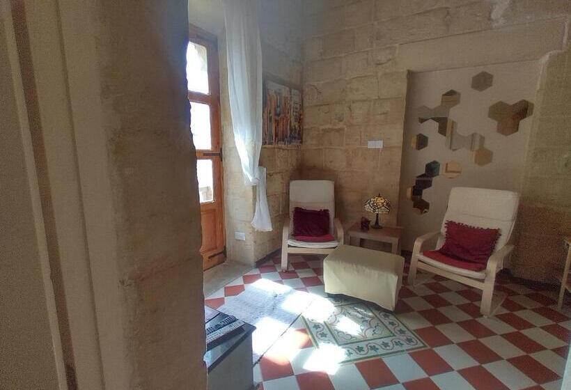 استودیوی سوپریور, Villa Vittoria