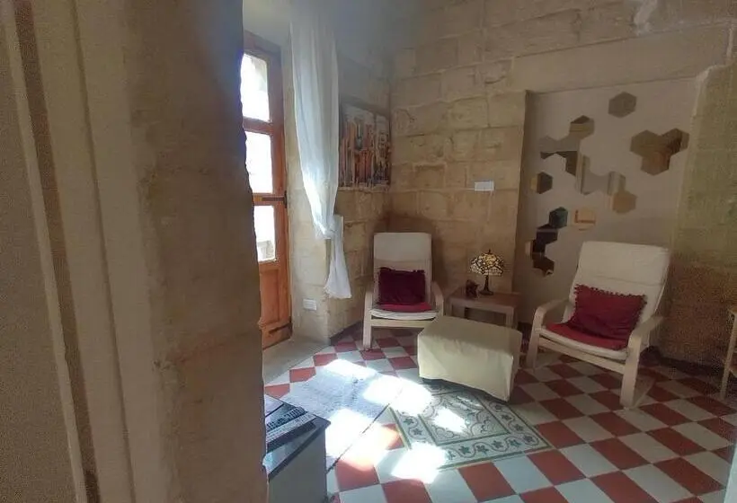 استودیوی سوپریور, Villa Vittoria