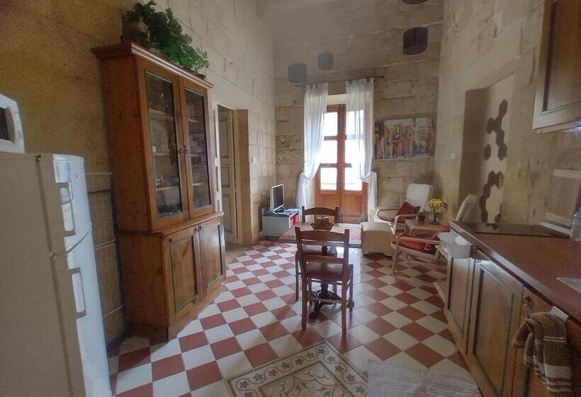 استودیوی سوپریور, Villa Vittoria