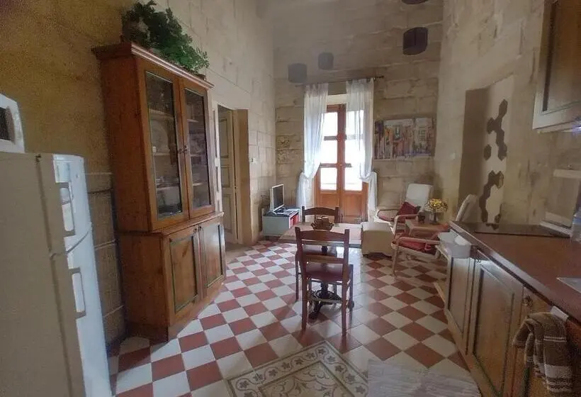 استودیوی سوپریور, Villa Vittoria