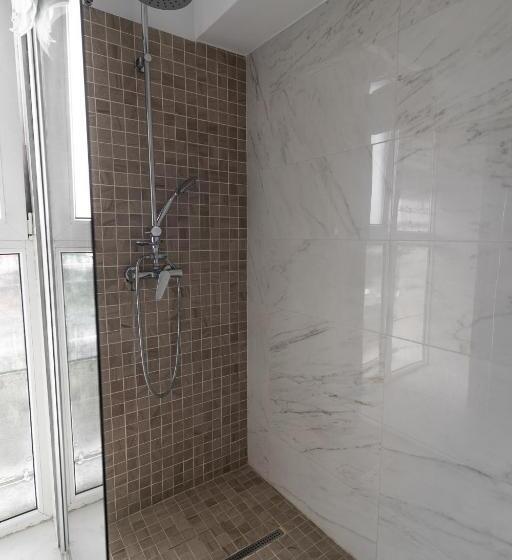 اتاق استاندارد سه نفره, Pensiunea Elisei