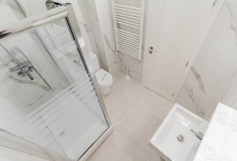 اتاق استاندارد سه نفره, Pensiunea Elisei