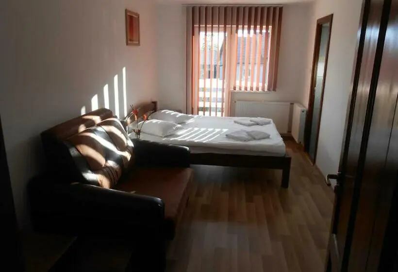 ファミリールーム, Halasto Pension