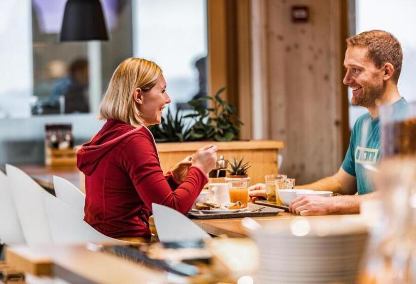 バスルーム共有のトリプルスタンダード, Nordic Hostel