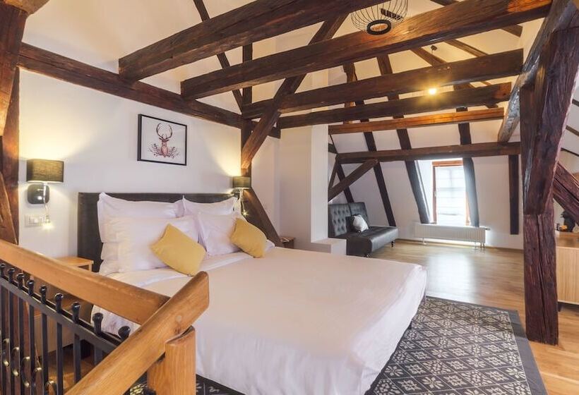 חדר סופריור, Antler